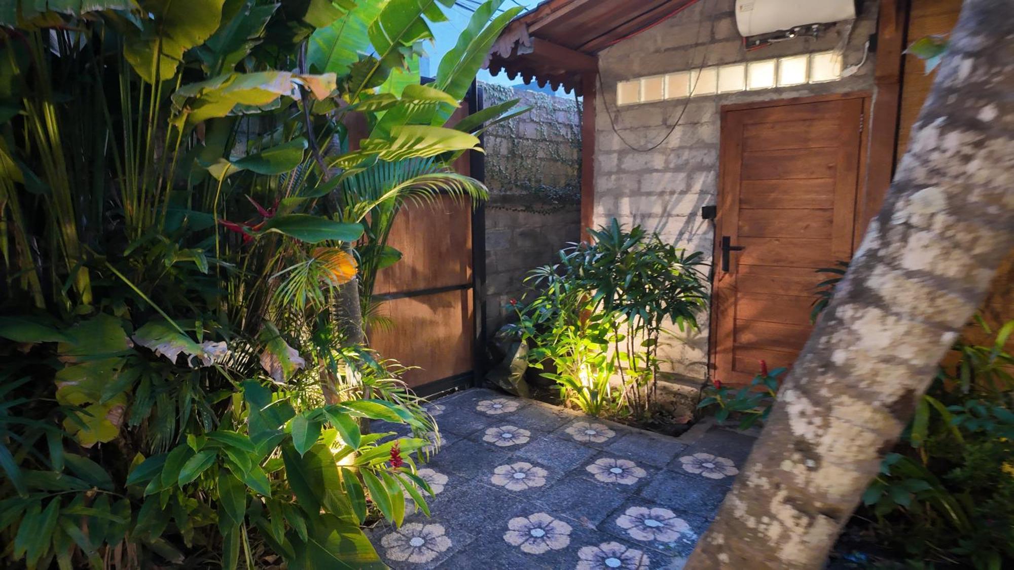 Private Joglo In Heart Of Sanur Villa Exterior photo